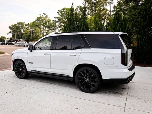 Used 2026 Cadillac Escalade V w/ LPO, ONYX Package AWD/4WD image 7
