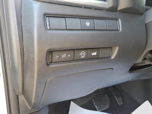 Used 2024 Nissan Rogue SV AWD/4WD image 18