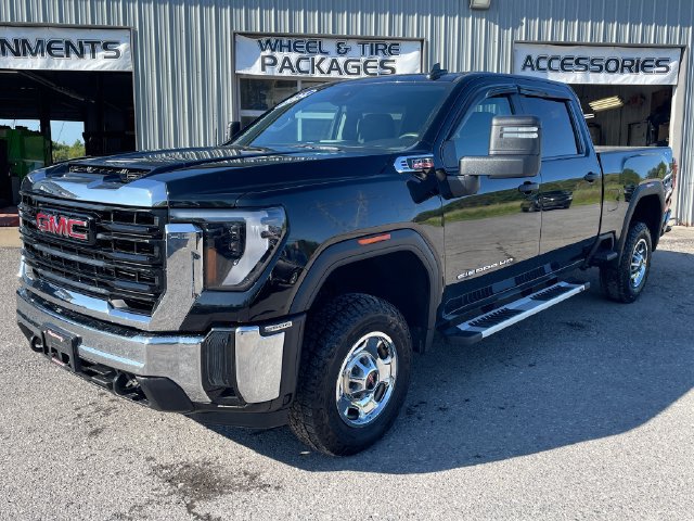 Used 2024 GMC Sierra 2500 Pro AWD/4WD image 3