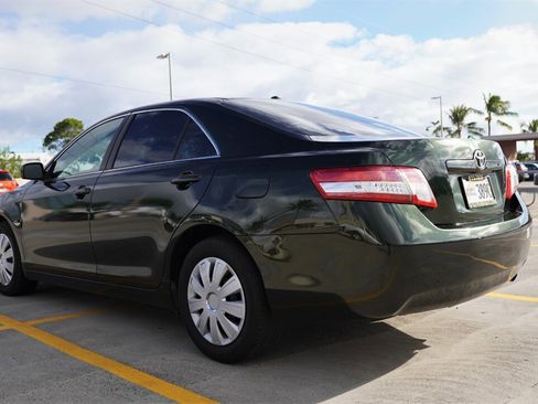 Used 2010 Toyota Camry LE image 3