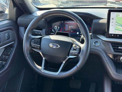 Used 2025 Ford Explorer Platinum w/ LUX Leather Package image 13