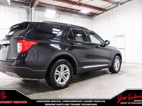 Used 2023 Ford Explorer XLT w/ Equipment Group 202A image 6