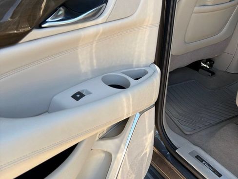 Used 2020 Cadillac Escalade Luxury AWD/4WD image 21