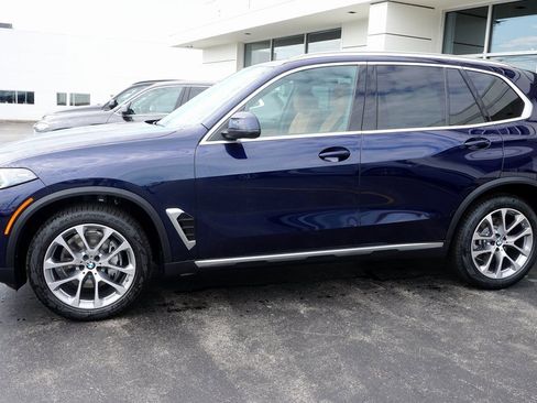 Used 2026 BMW X5 xDrive40i w/ Premium Package image 2