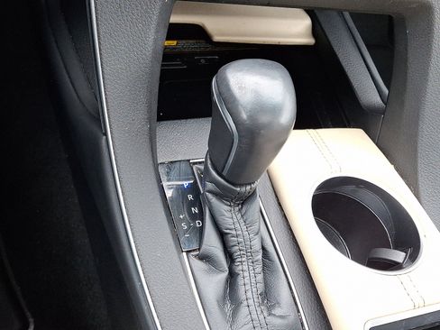 Used 2021 Toyota Avalon XLE image 16