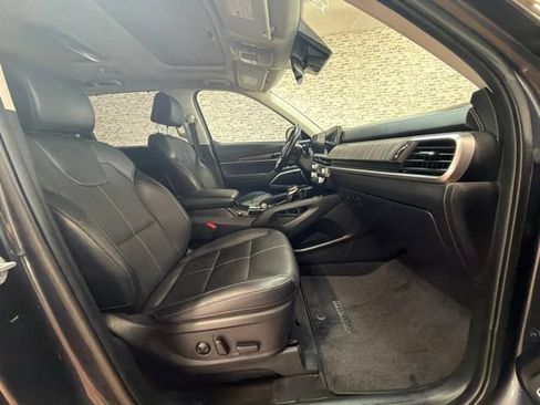 Used 2023 Kia Telluride EX w/ EX Captain's Chair Package AWD/4WD image 11