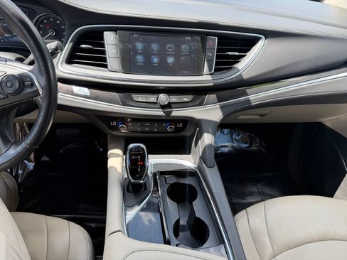 Used 2019 Buick Enclave Essence AWD/4WD image 27
