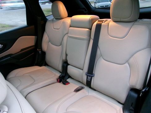 Used 2015 Jeep Grand Cherokee Limited image 19