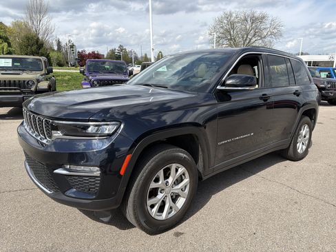 Certified 2023 Jeep Grand Cherokee Limited w/ Luxury Tech Group II image 4