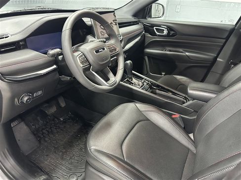 Used 2023 Jeep Compass Trailhawk w/ Trailhawk Elite Group AWD/4WD image 2