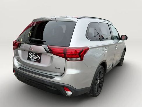 Used 2020 Mitsubishi Outlander SE FWD image 7