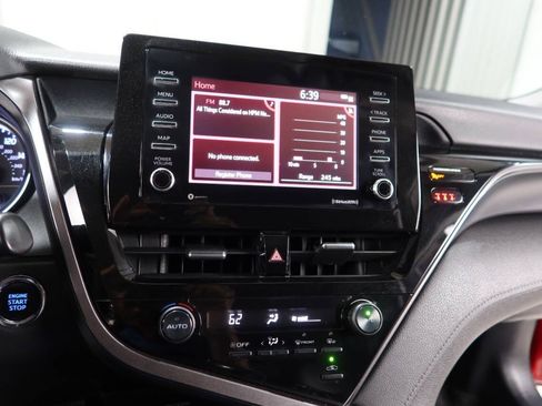 Used 2021 Toyota Camry SE w/ Convenience Package FWD image 22