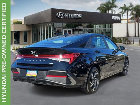 Certified 2025 Hyundai Elantra SEL image 3
