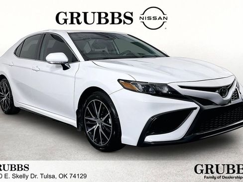 Used 2024 Toyota Camry SE w/ Convenience Package FWD image 1