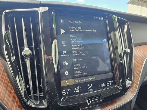 Used 2019 Volvo XC60 T6 Momentum w/ Advanced Package image 31