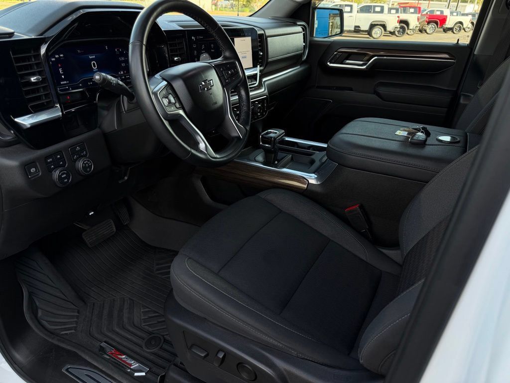 Used 2023 Chevrolet Silverado 1500 RST AWD/4WD image 10
