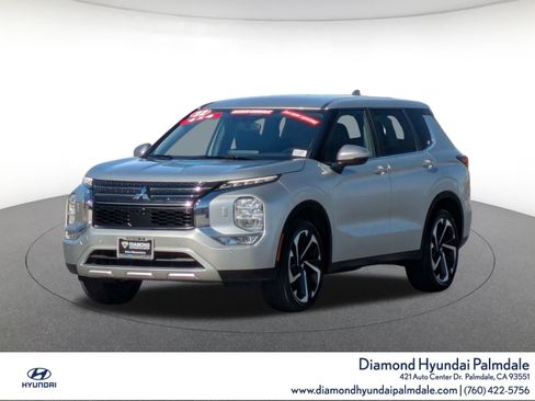 Used 2022 Mitsubishi Outlander SE image 3