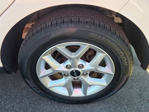Used 2025 Kia Soul LX w/ LX Technology Package FWD image 10