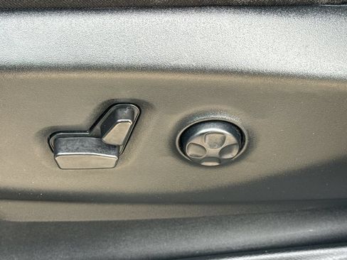 Used 2024 Chrysler Pacifica Limited FWD image 24
