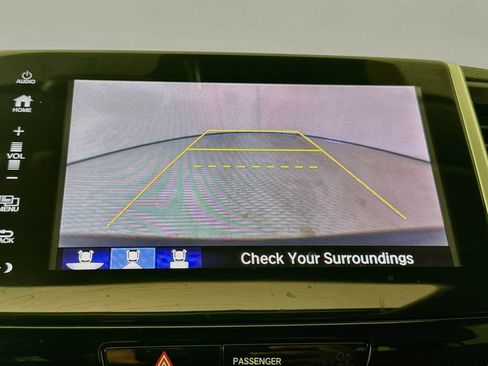 Used 2018 Honda Pilot Touring image 16