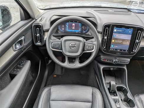 Certified 2024 Volvo XC40 B5 Core image 17