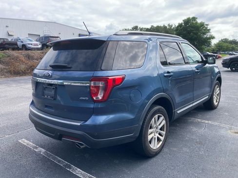 Used 2018 Ford Explorer XLT w/ Equipment Group 202A AWD/4WD image 5