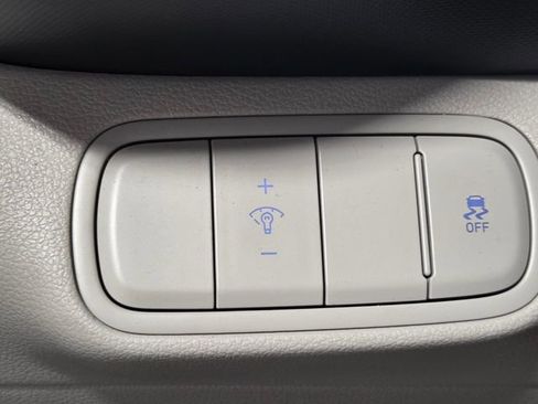 Certified 2026 Hyundai Venue SEL FWD image 28