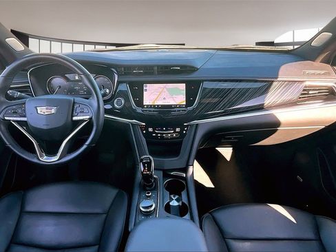 Used 2025 Cadillac XT6 Premium Luxury image 15
