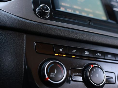 Used 2016 Volkswagen Tiguan S image 32