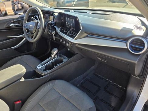 Used 2025 Chevrolet Trax LS image 9