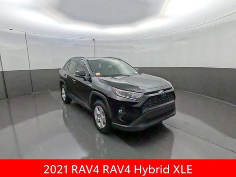 Used 2021 Toyota RAV4 XLE w/ Convenience Package AWD/4WD image 1