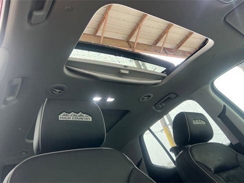 Used 2020 Chevrolet Traverse High Country image 21
