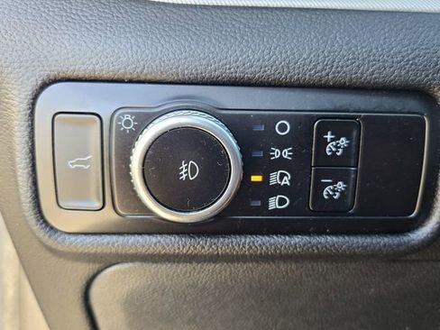 Used 2023 Ford Explorer XLT w/ Equipment Group 202A RWD image 26