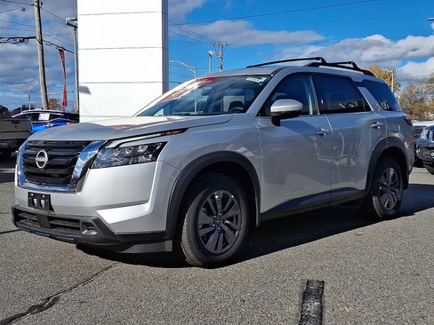 New 2025 Nissan Pathfinder SV w/ SV Premium Package image 2