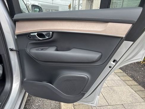 Used 2025 Volvo XC90 B6 Plus AWD/4WD image 13