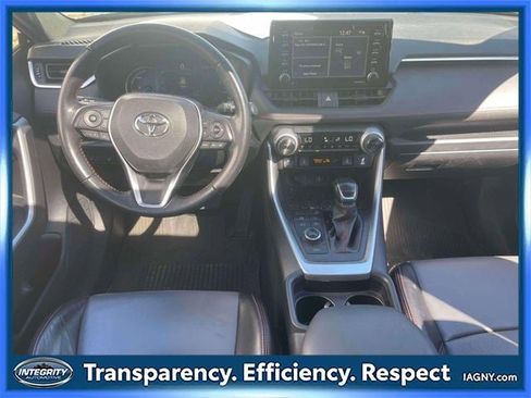 Used 2021 Toyota RAV4 SE image 13