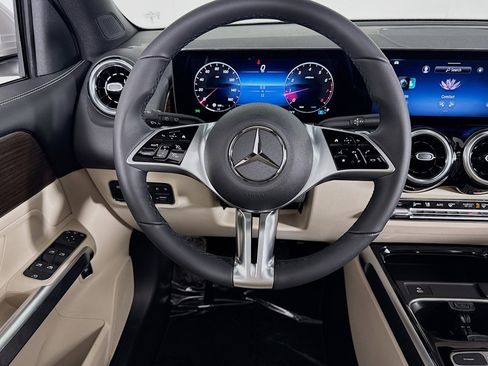 New 2026 Mercedes-Benz GLB 250 image 4