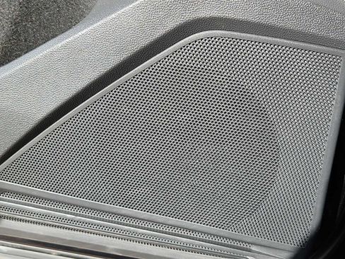 Used 2021 Volkswagen Tiguan SE R-Line image 31