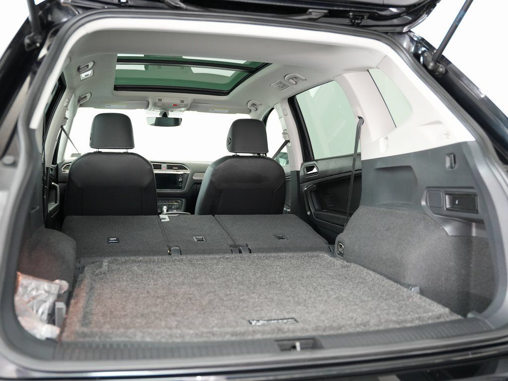 Used 2021 Volkswagen Tiguan SE w/ Panoramic Sunroof Package AWD/4WD image 36