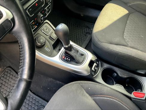 Used 2021 Jeep Compass Sport w/ Cold Weather Group AWD/4WD image 18