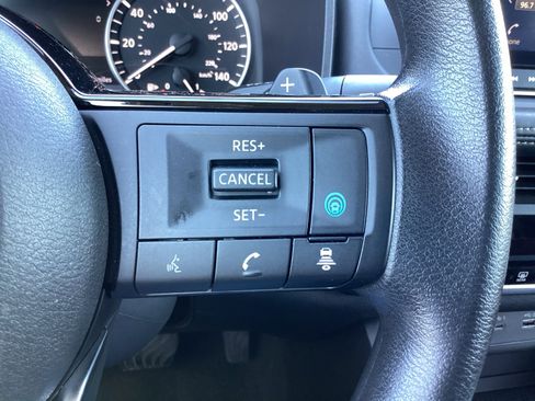 Used 2023 Nissan Rogue SV image 6