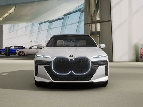 New 2026 BMW 740i image 3
