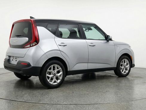 Used 2025 Kia Soul LX w/ LX Technology Package FWD image 9