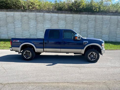 Used 2010 Ford F250 Lariat image 2