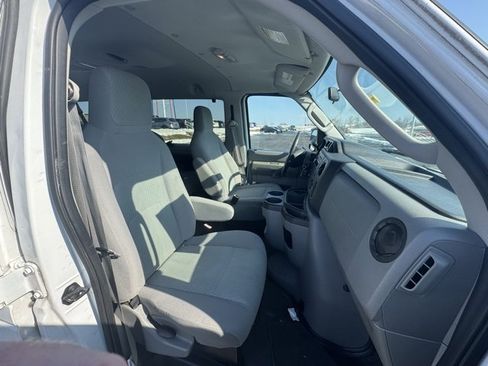 Used 2011 Ford E-350 and Econoline 350 XLT image 12
