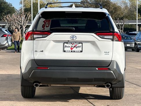New 2025 Toyota RAV4 XLE image 5