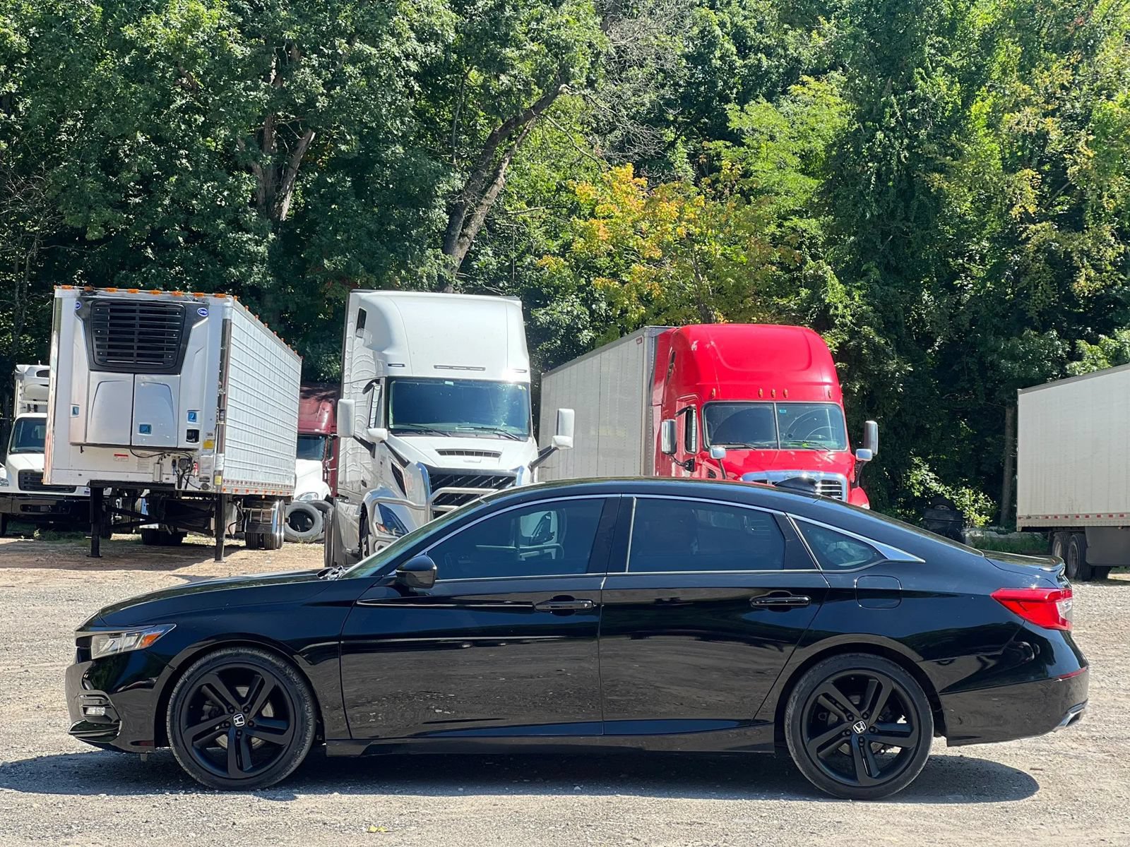 Used 2018 Honda Accord Sport image 3