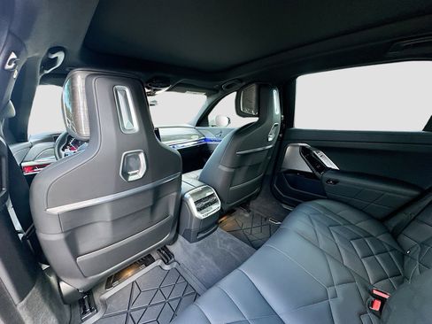 Used 2024 BMW 760i xDrive image 27