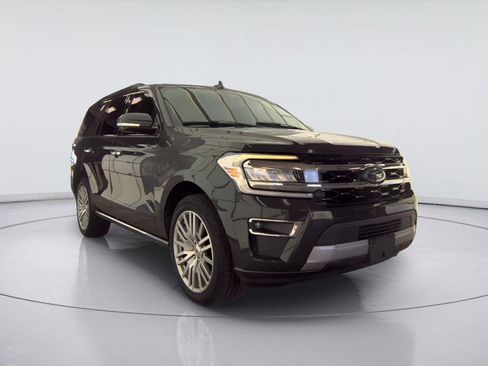 Used 2022 Ford Expedition Limited RWD image 3