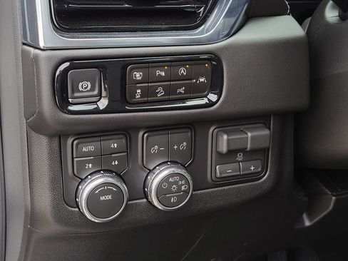 New 2026 GMC Yukon XL Elevation w/ Elevation Premium Package image 9